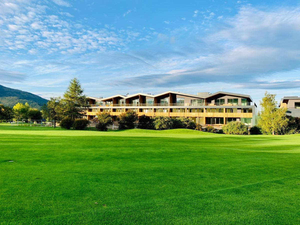 Teehouse Golf Apartment เชลาดนา ภายนอก รูปภาพ