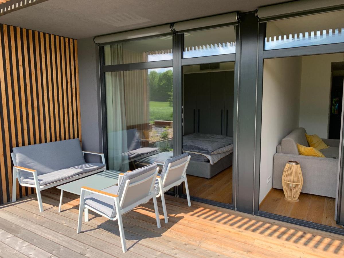 Teehouse Golf Apartment เชลาดนา ภายนอก รูปภาพ